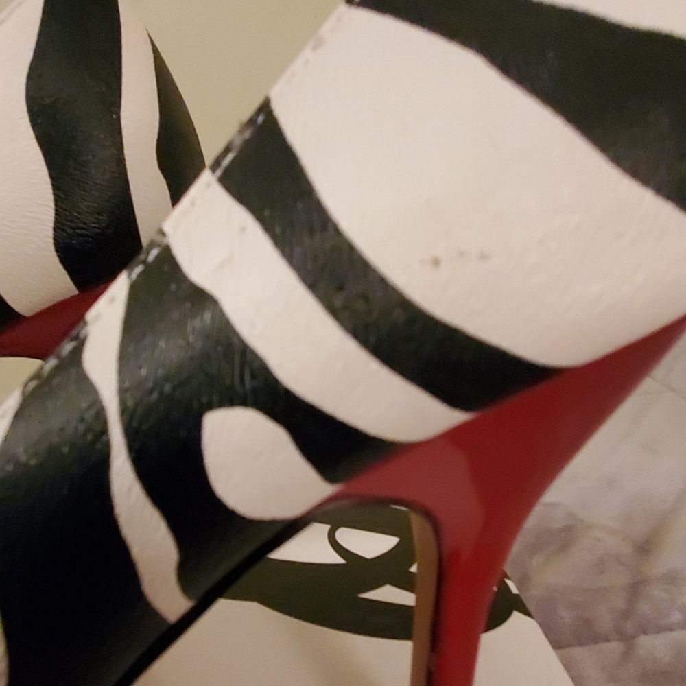 Shoes - Picture 5 of 6